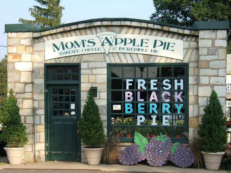 Mom's Apple Pie Bakery