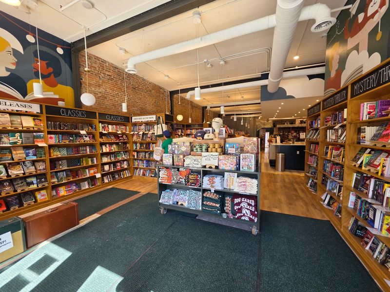 Dog-Eared Books, Ames