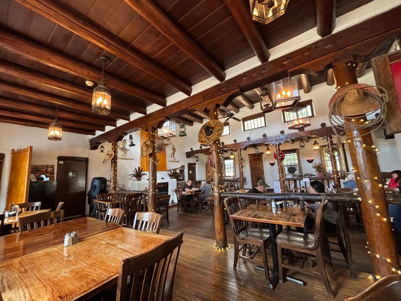 A Welcoming Dining Room Sets The Tone