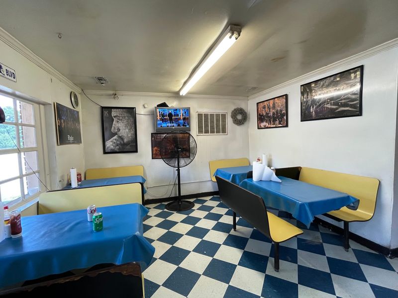Casual Atmosphere for Hungry, Easygoing Eaters
