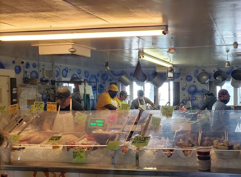 Take-Home Seafood From the Market Counter