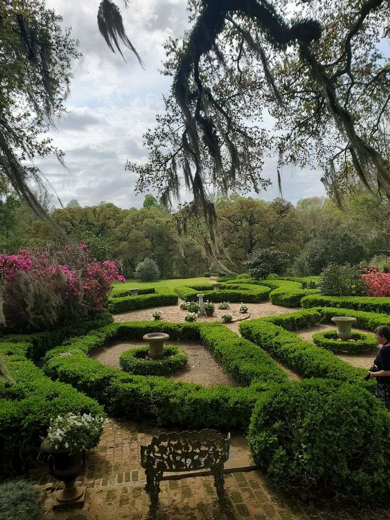 Get Pleasantly Lost In The Parterre, Maze, And Daffodil Valley