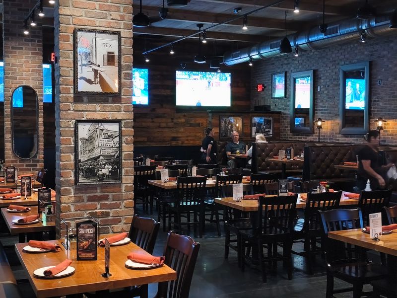 Tommy's Restaurant and Bar
