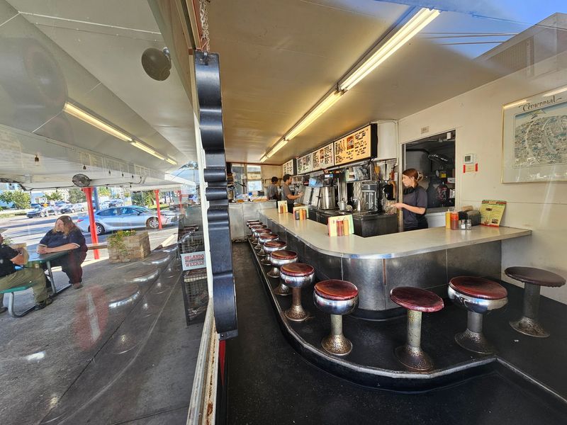 A Retro Counter on Orlando Avenue