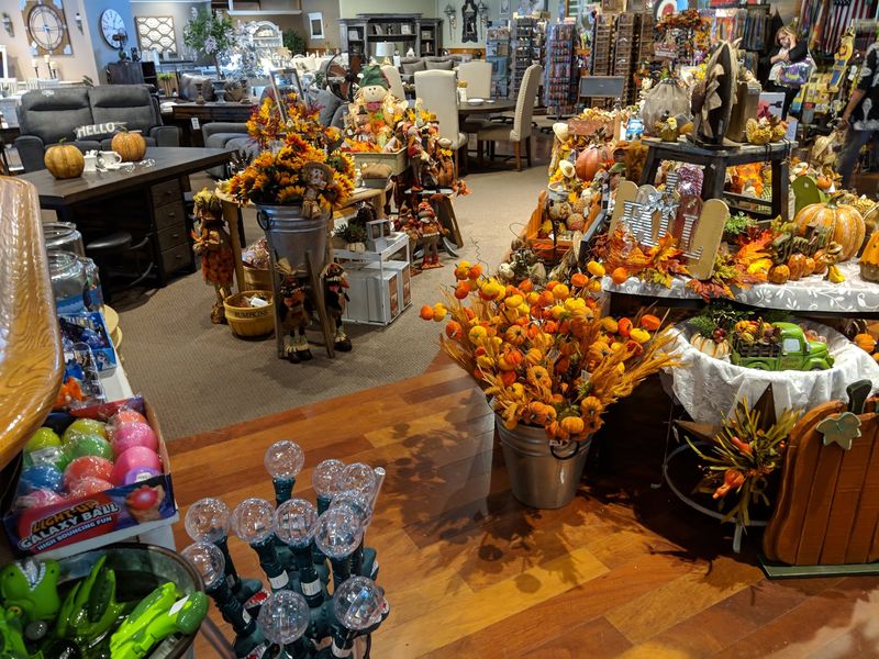 Hours, Ride Tickets, and Why an Autumn Visit Makes Sense