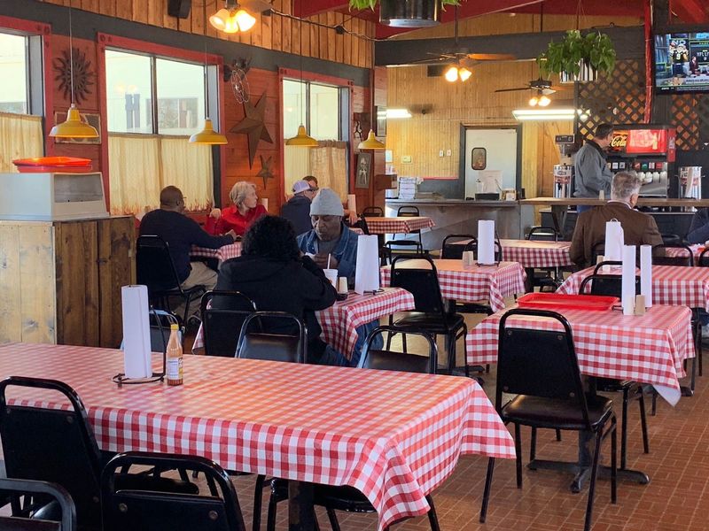 Podnuh's BBQ Keeps Lunch Simple