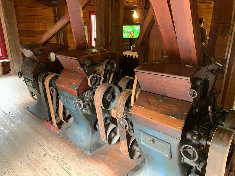 The Red Mill Was Basically A Gadget Lover's Dream In 1894