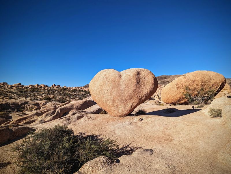 Two Deserts Collide, And You Get To Watch The Scenery Switch