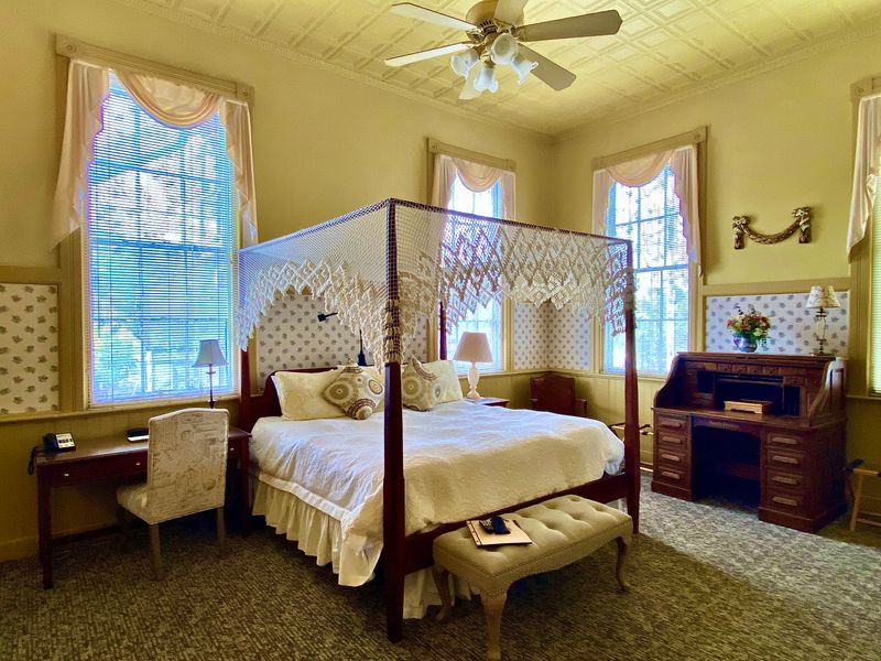 Chambery Inn