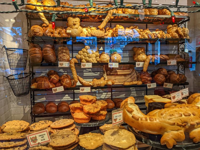Watching Bakers Behind the Glass
