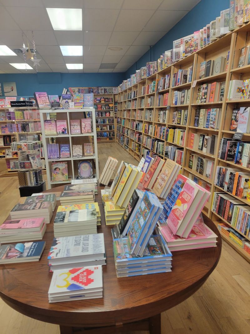 Dragonfly Books, Decorah