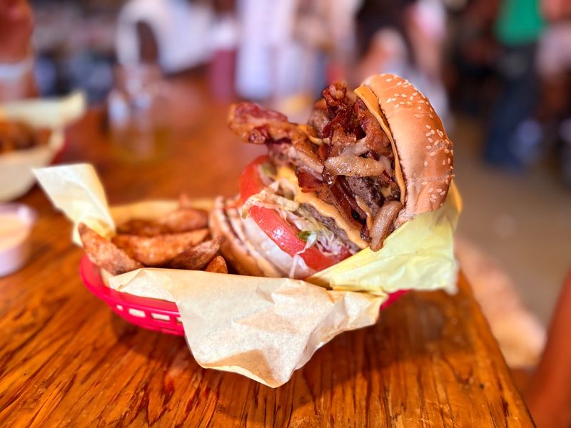 The Famous Bacon Cheeseburger