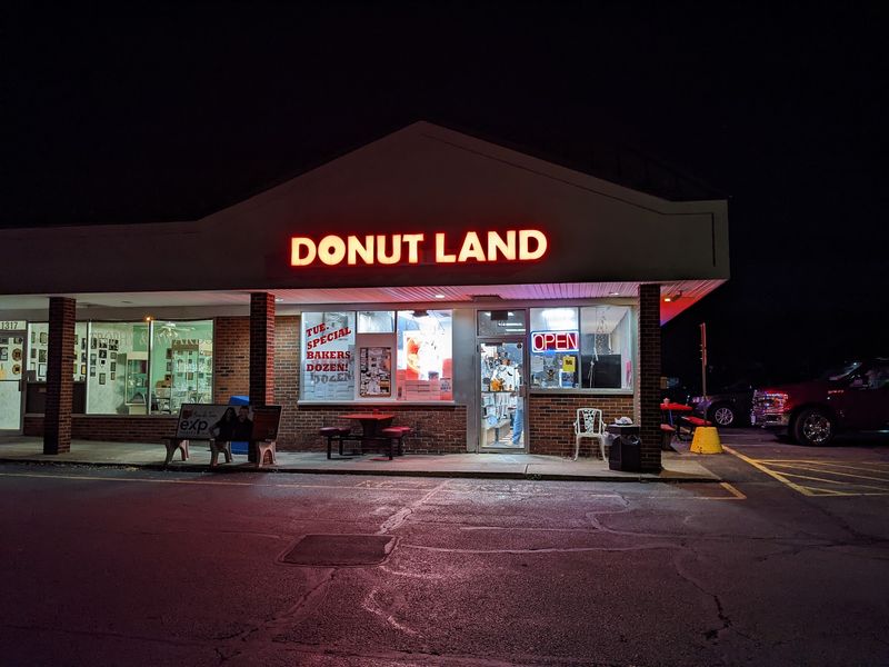You Can Show Up At 2 A.M. And Still Find Fresh Donuts Here