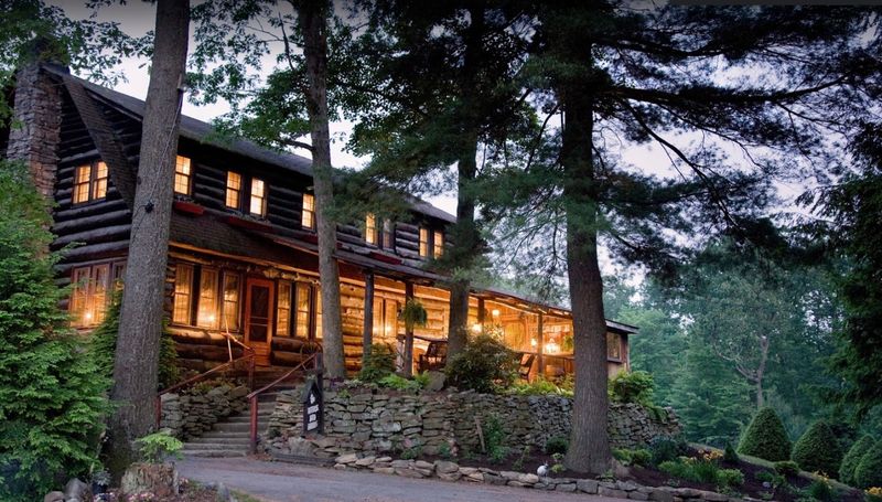 A Log Lodge Deep In The Cook Forest