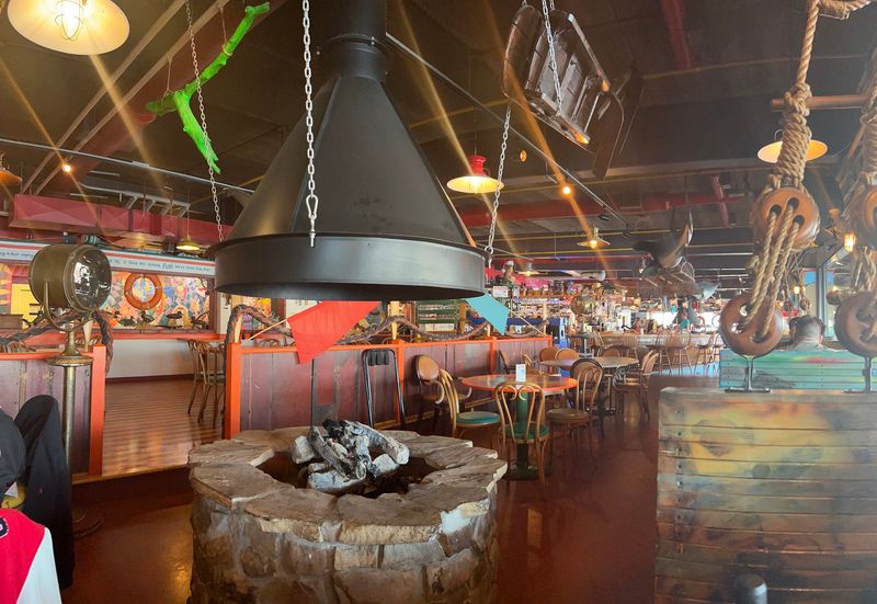 A Riverside Lobster House Where Northeast Ohio Pretends It Is On Vacation