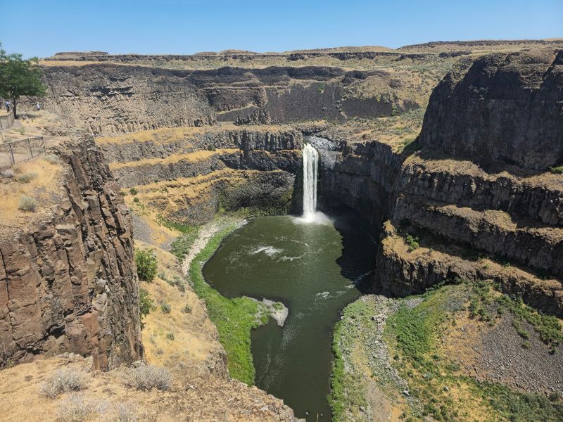 Washington Picked This Waterfall As Its Official Favorite For Good Reason
