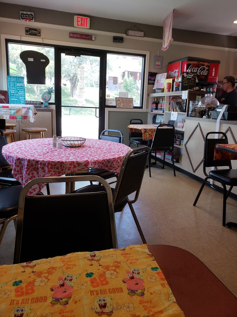 Mr. G's Restaurant: Pizza Above the Missouri River Bluffs
