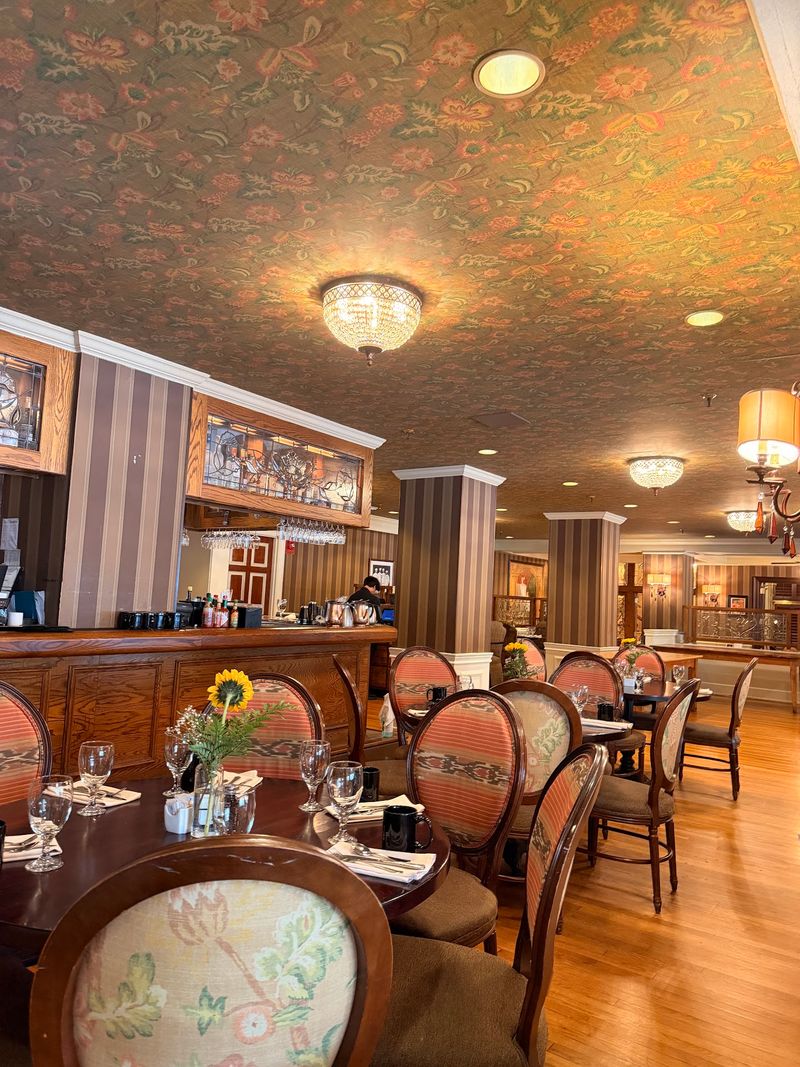 J. Graham’s Café Keeps The Tradition Going