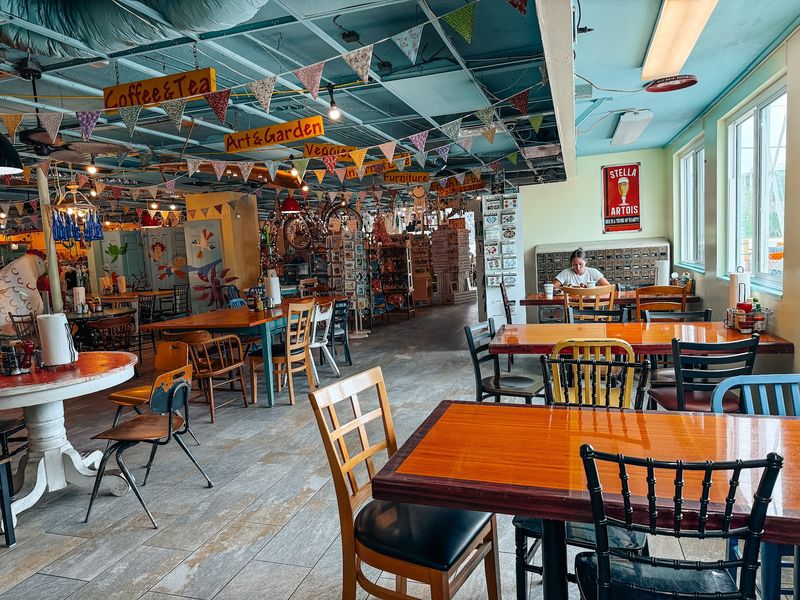 Ginny's & Jane E's Cafe and Gift Store
