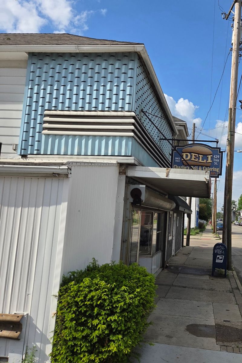 Charlie's Deli & Catering