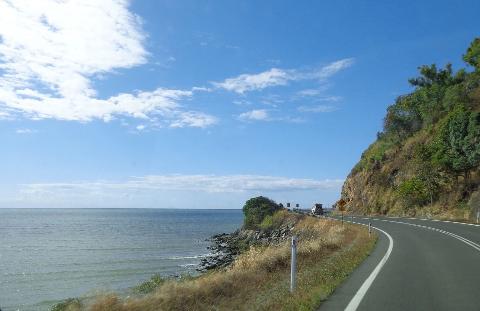 Along the Captain Cook Highway. (Photo via Flickr)