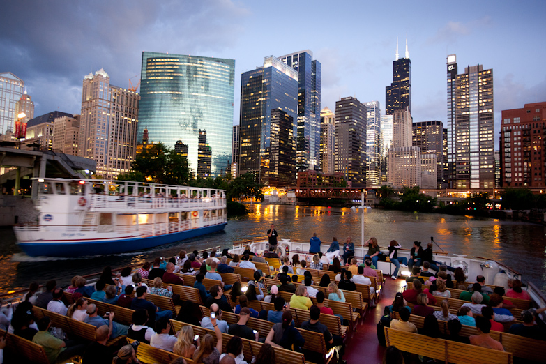 chicago boat tours at night