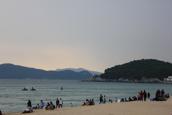 Looking West towards Dongbaek Park, Haeundae Beach (Photo: Jeff Rindskopf)