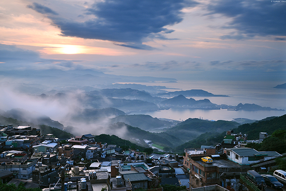 View over Jiufen (Photo: Iyhon Chiu via Flickr)