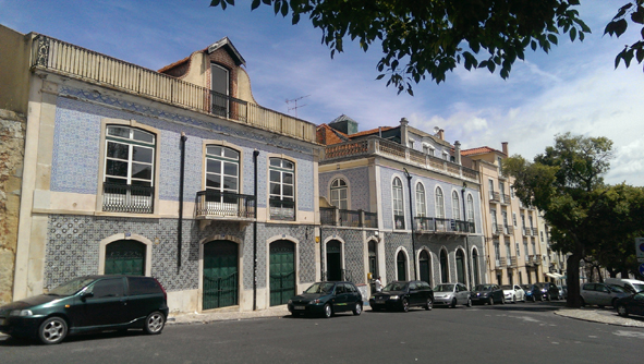 Azulejo covered buildings in Alfama (Photo: Lizzie Davey)