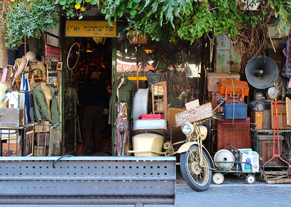 An antique shop in Jaffa (Photo: Tiffanie Wen)