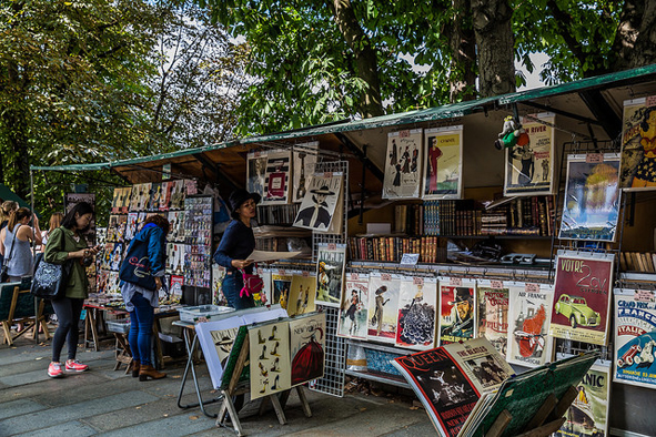 The bouquinistes in paris (Image by Ninara on Flickr)