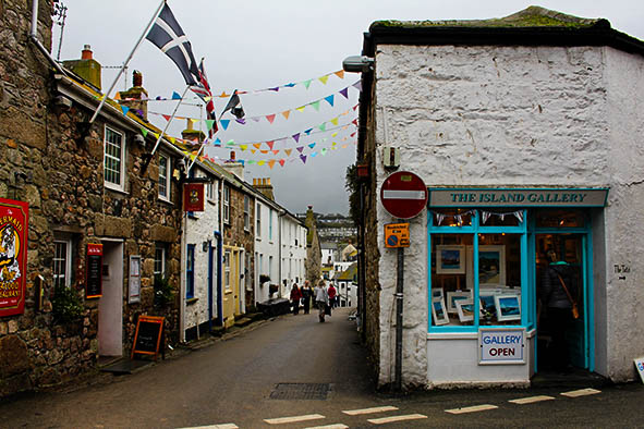 Galleries and restaurants aplenty line the quaint streets of St. Ives (Photo: Paul Stafford)