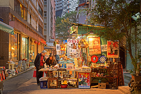 Flea market stalls on Cat Street/Upper Lascar Row (Photo: Johnlsl via Flickr)