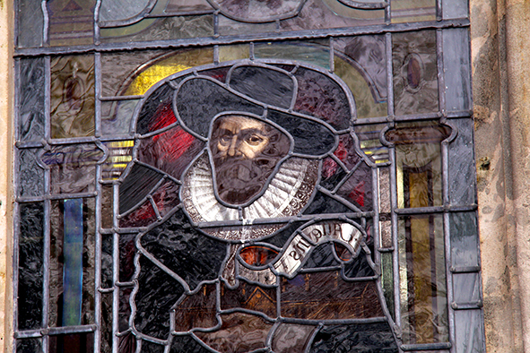 Edward Alleyn depicted in stained glass at St. Giles Cripplegate Church (Photo: Paul Stafford)