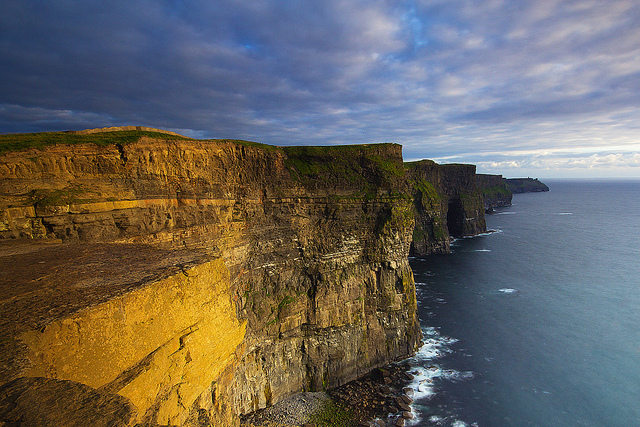 A ray of evening sun on the cliffs (Photo: Daniele Bellucci via Flickr)