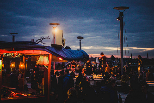 Live music in full swing atop Klunkerkranich rooftop bar (Photo: Ekvidi via...