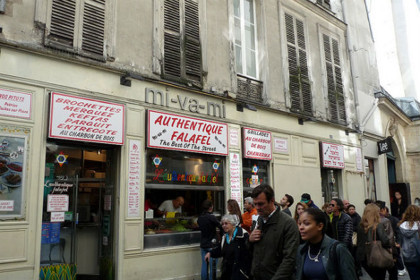 Falafel being served at Mi-Va-Mi. (Photo : Marie via Flickr)