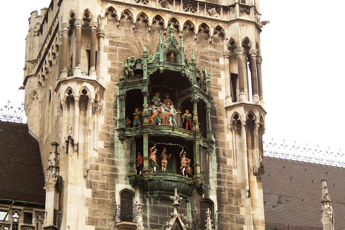 Unique Apartment Glockenspiel with Simple Decor