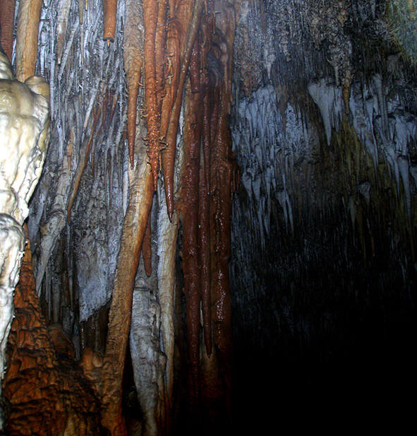 Red and white stalactites (Photo: Xisco Ortiz via Flickr)