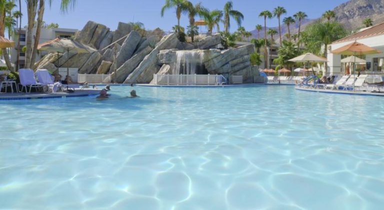 The best beachfront hotels in Naples