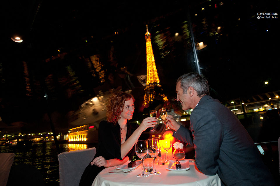 romantic dinner cruise in paris