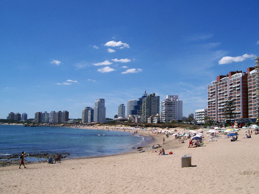 Beachside scenes on Punta del Este (Photo: Zhu via Flickr) .