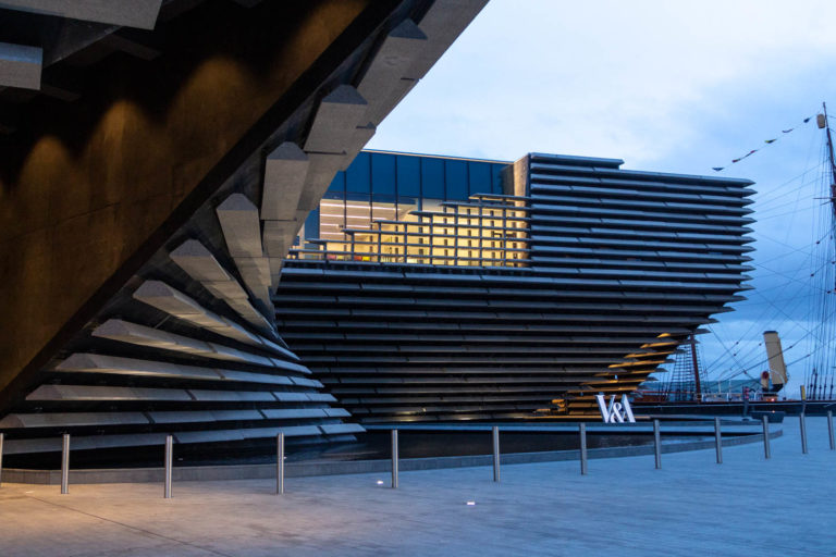 Dundee: Like a Local