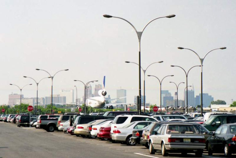 Short or Long Term Parking at Newark EWR Airport : Top 3 spots