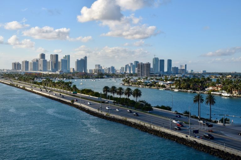 Beachfront Condo Rentals in Miami: Where to Book