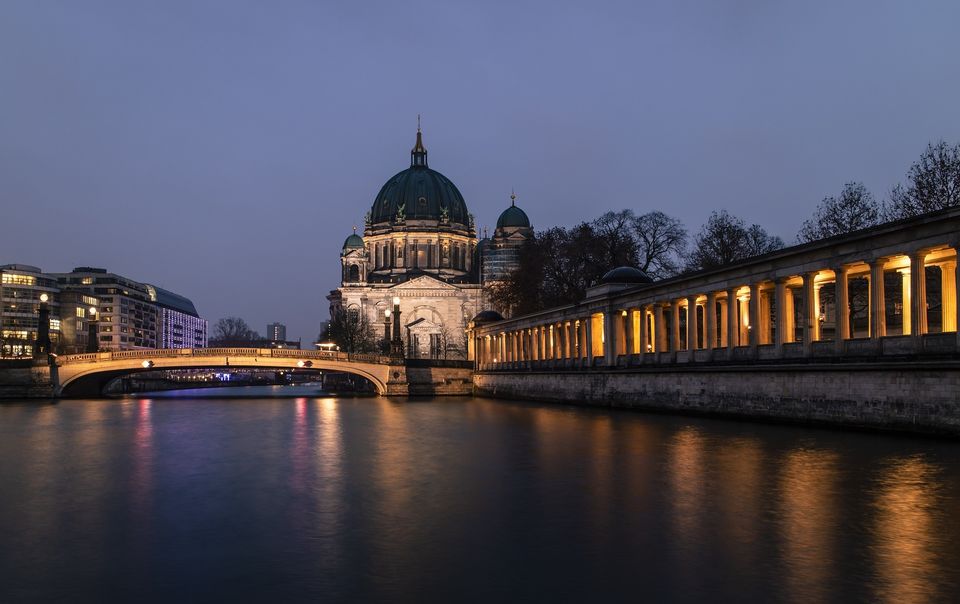 berlin night walking tour