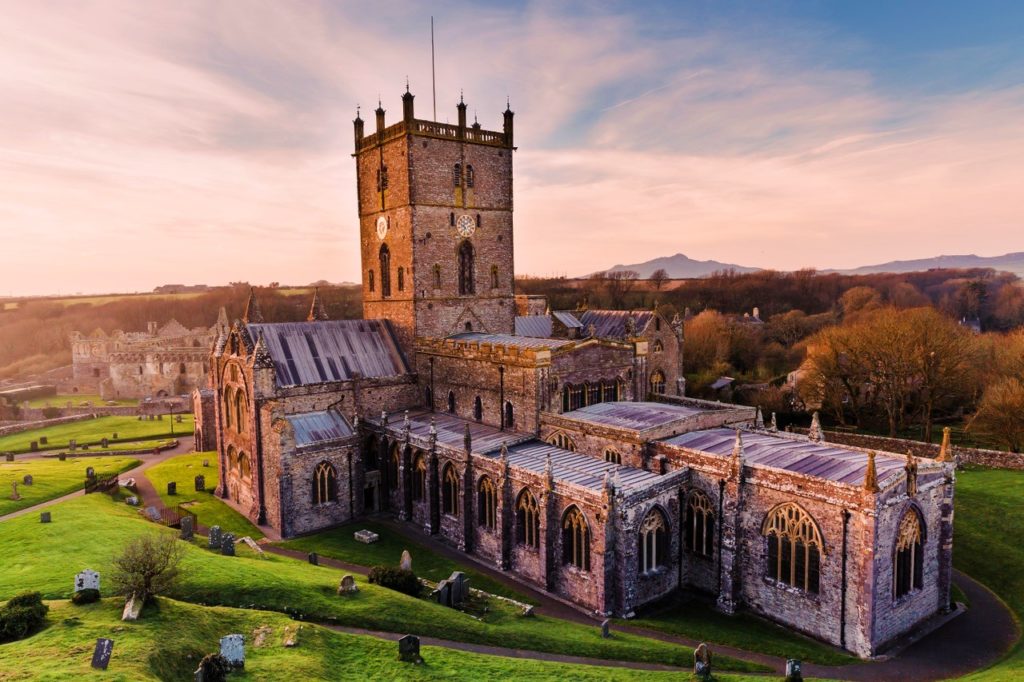 pretty places to visit in south wales