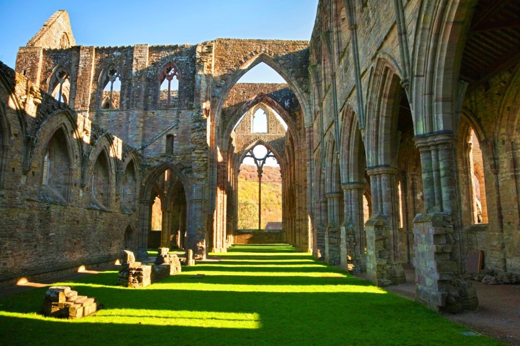 pretty places to visit in south wales