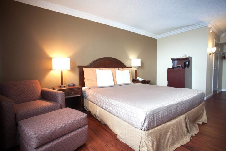 7 of the Best Affordable & Cheap Hotels in Oakland