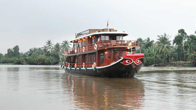 mekong river cruise small boat